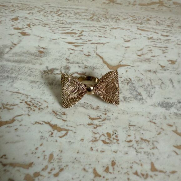 Adjustable mesh bow statement ring - Picture 7 of 9